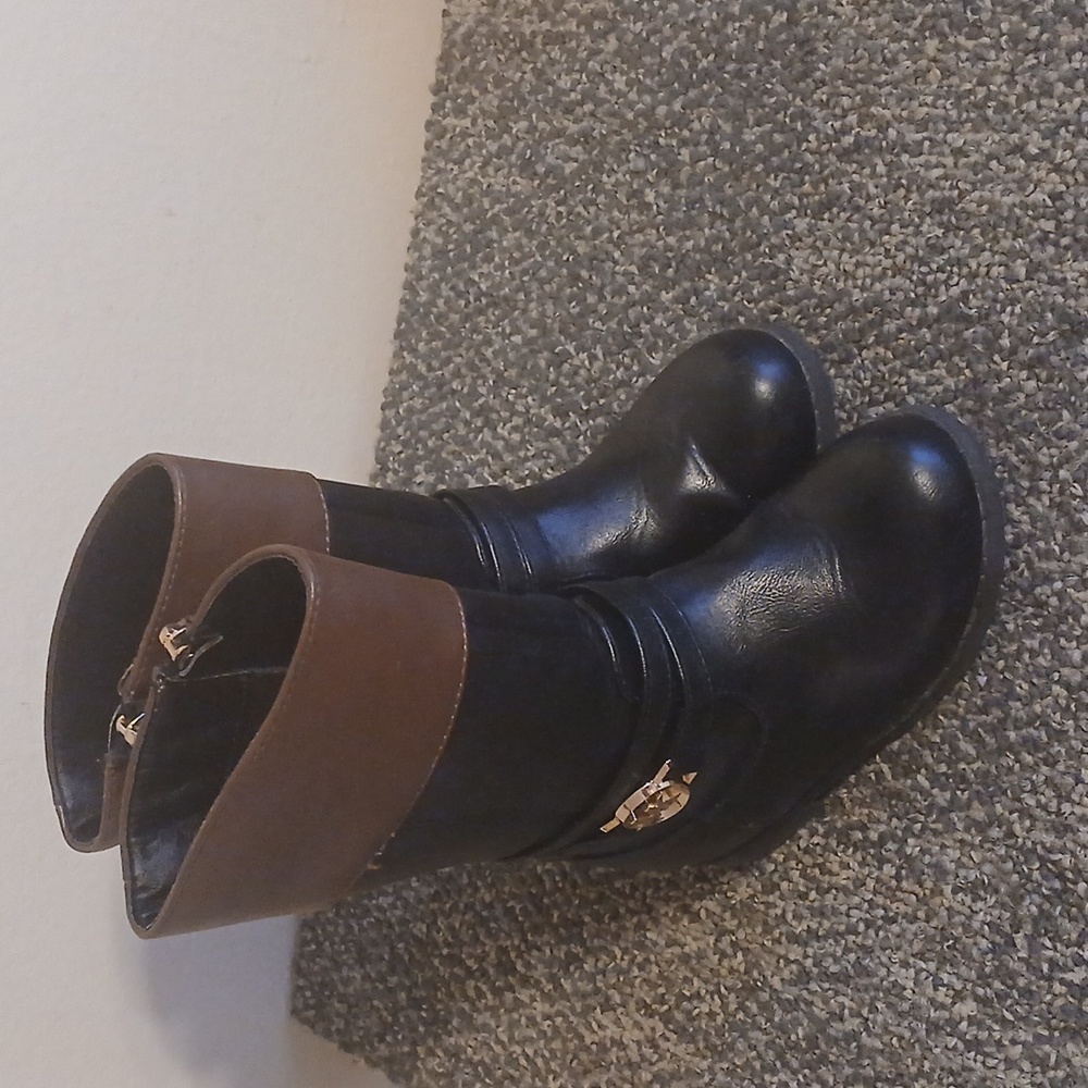 MIcheal Kors Stylish Black and Brown Kids Boots Size 7